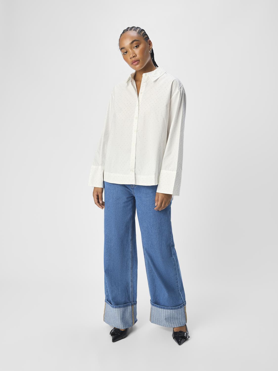model_shot-front_full